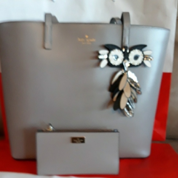 SALE. 👜🎁 Kate Spade tote bag shpppers set